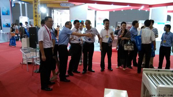 ����ף����˾�ڹ�������װ��չ��ȡ��Բ���ɹ���